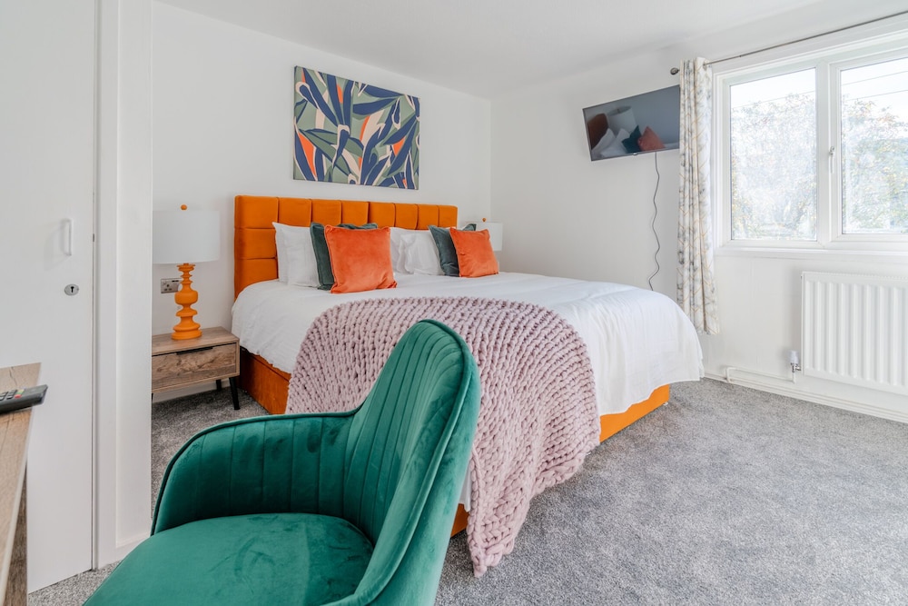 Newly Renovated 2-Bed Home in Newport view 3