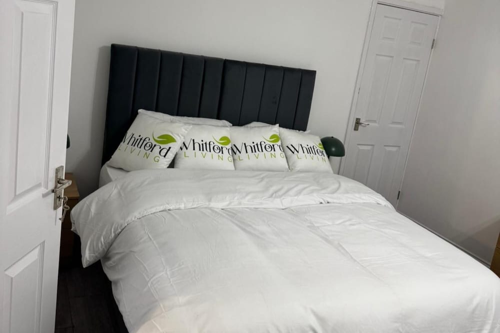 Bungalow - Sleeps 2 - Parking - Garden