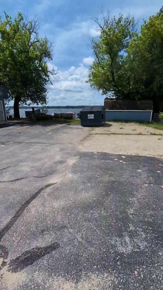 House Boat on Fife Lake