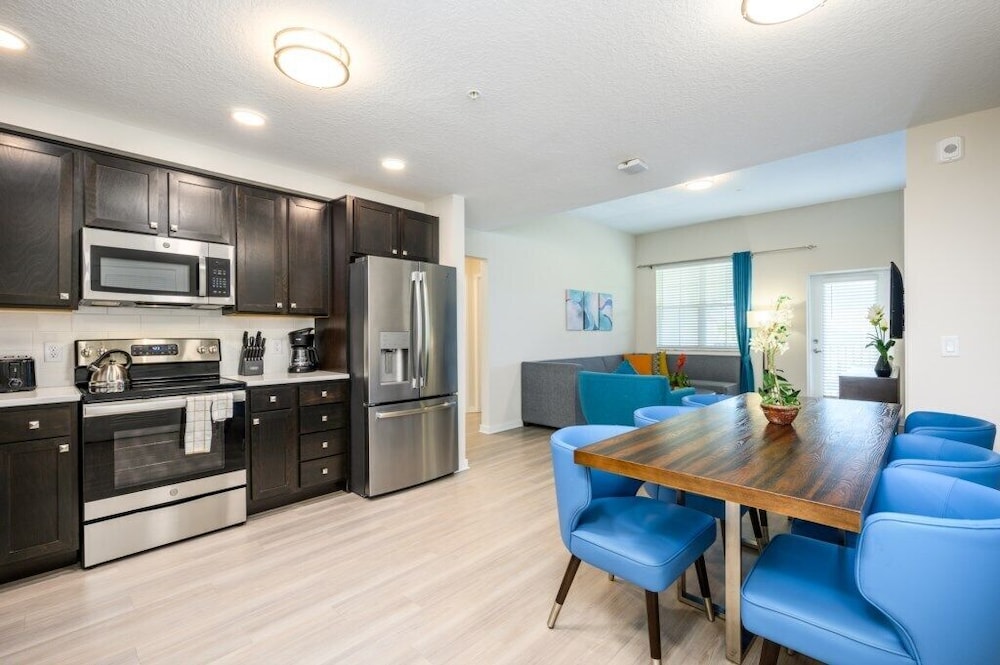 Brand New Modern Vista Cay Reserve Condo - 5003