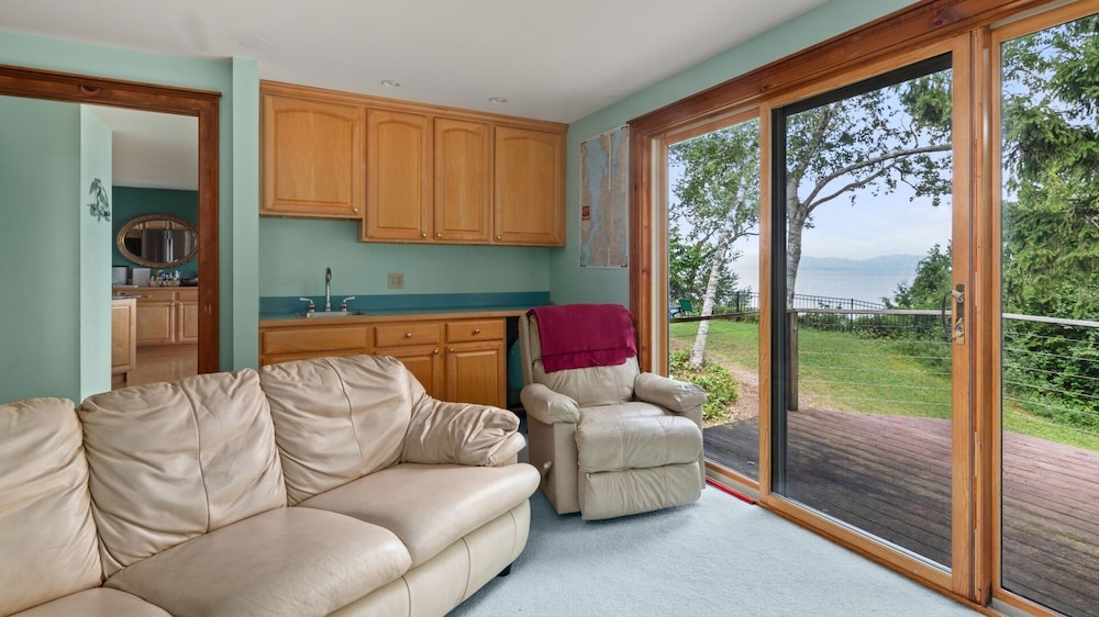 Camp Roosevelt 5 Bedroom Cottage by RedAwning
