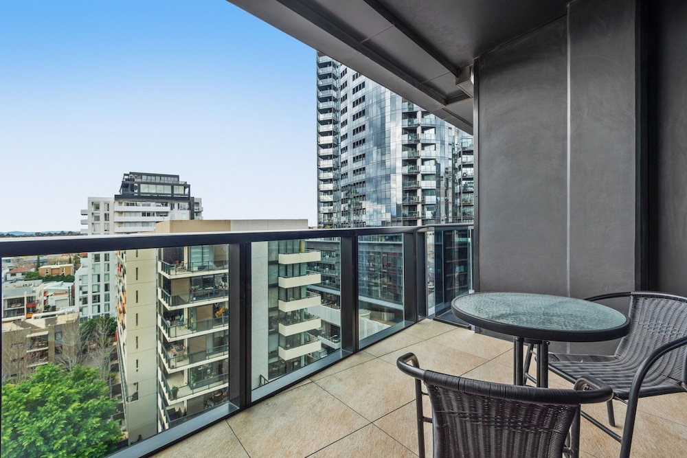 Bright Apartment With City Views in Trendy Locale