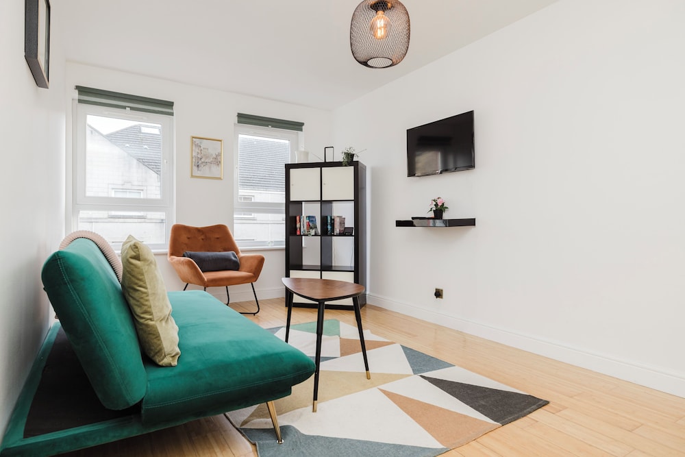Welcoming 1BR flat near Park