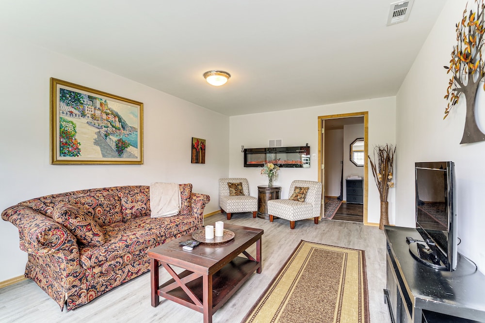 9 Acres, Pick Your Own Apples: Cabin in Arlington!
