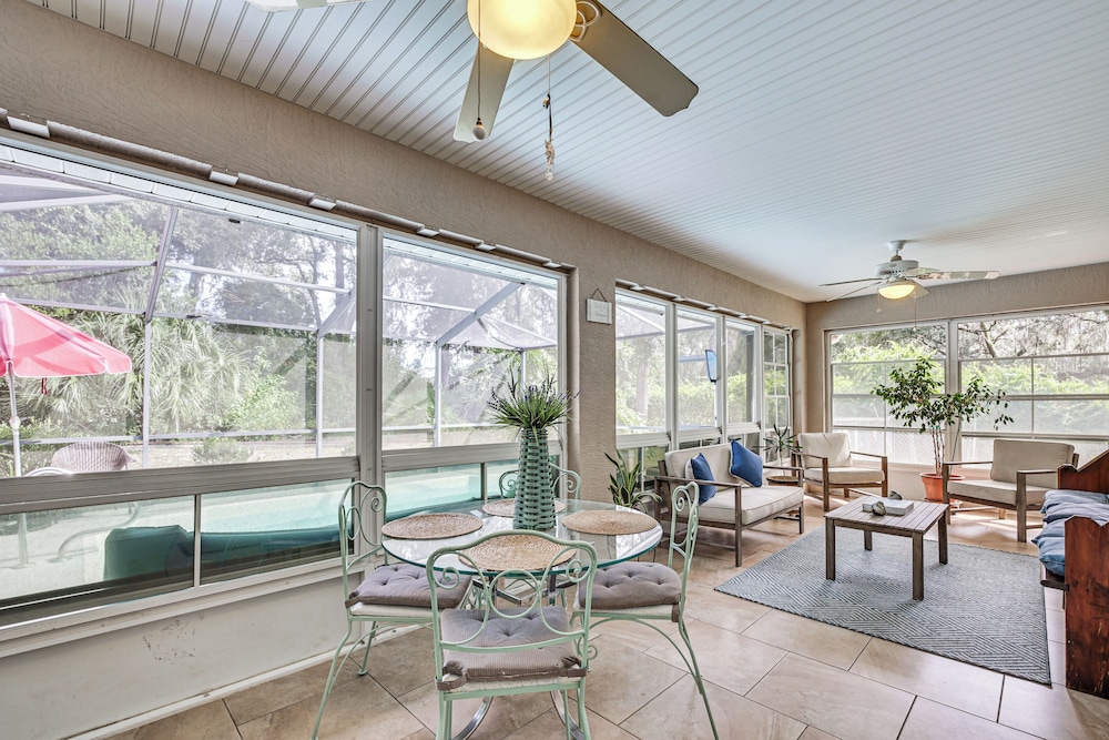 Dog-friendly Home, Lake Henderson Across Street!