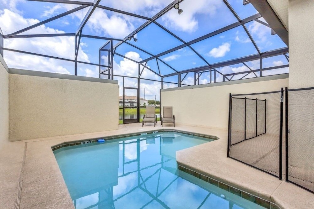 Storey Lake 4 Bed Townhome! 4 Bedroom Townhouse by Redawning - Image 5