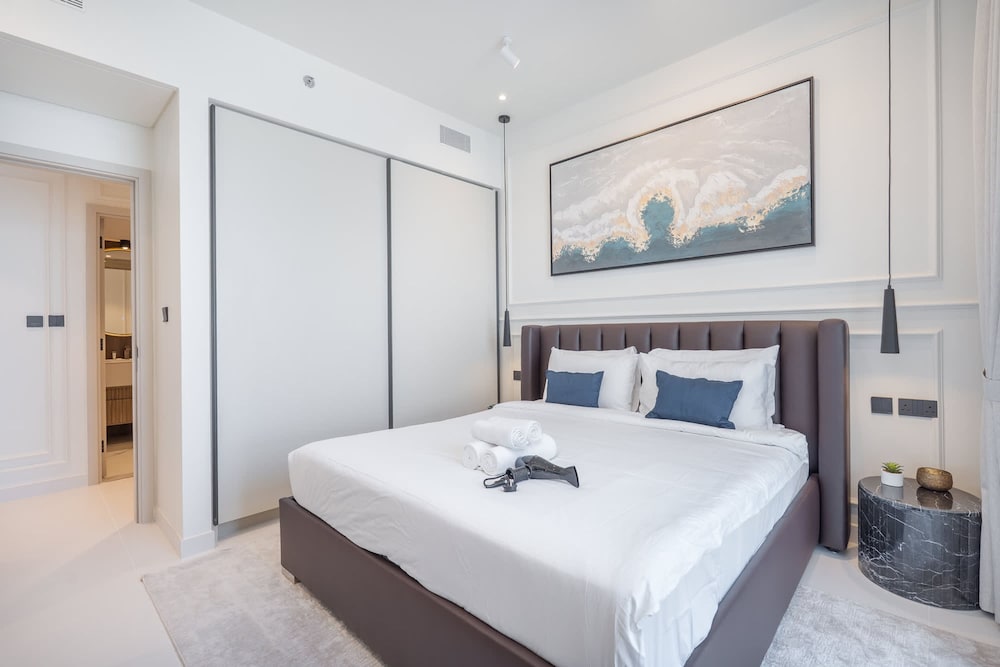 1 Bedroom in Marina Vista With Full Palm Views