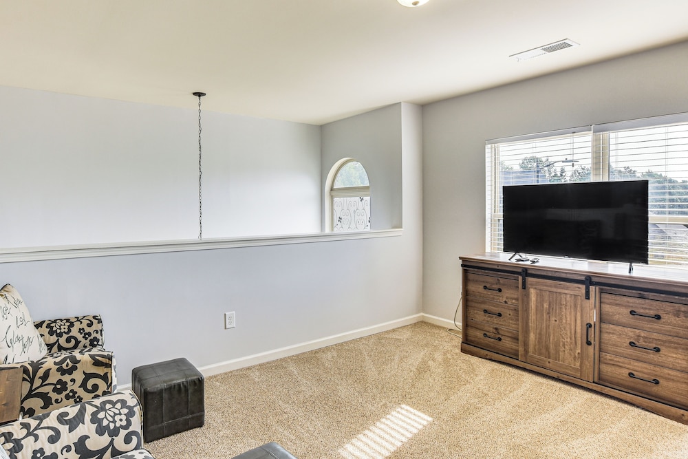 Golf & Hike: Family Home 11 Mi to Fort Bragg!