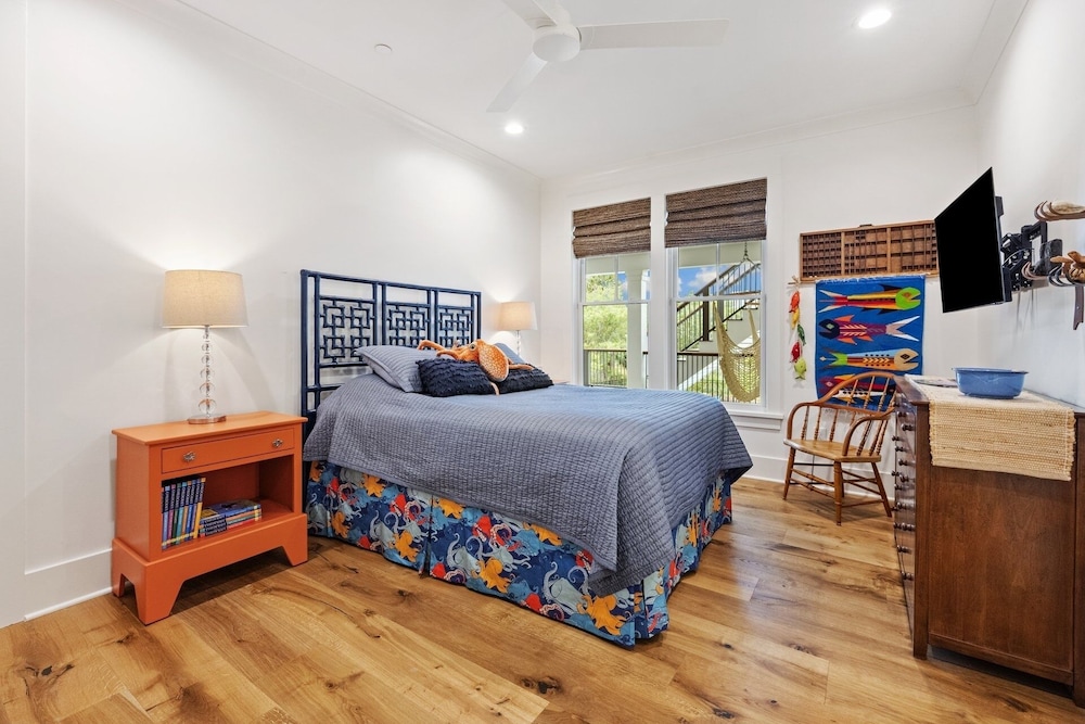 Cornfed Pelican 9 Bedroom Home