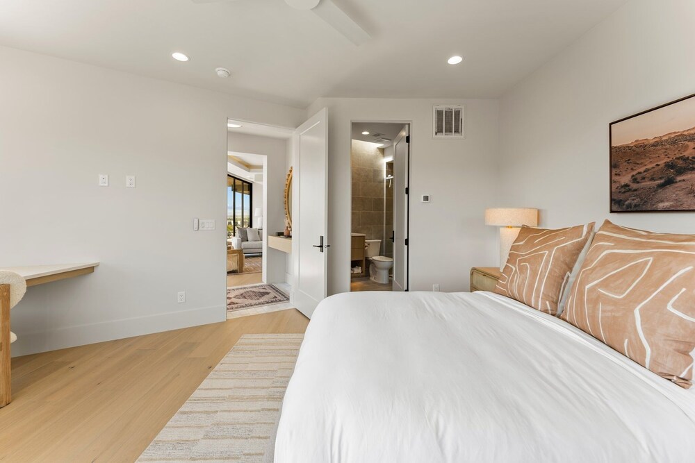 Black Desert Retreat 4 Bedroom Home