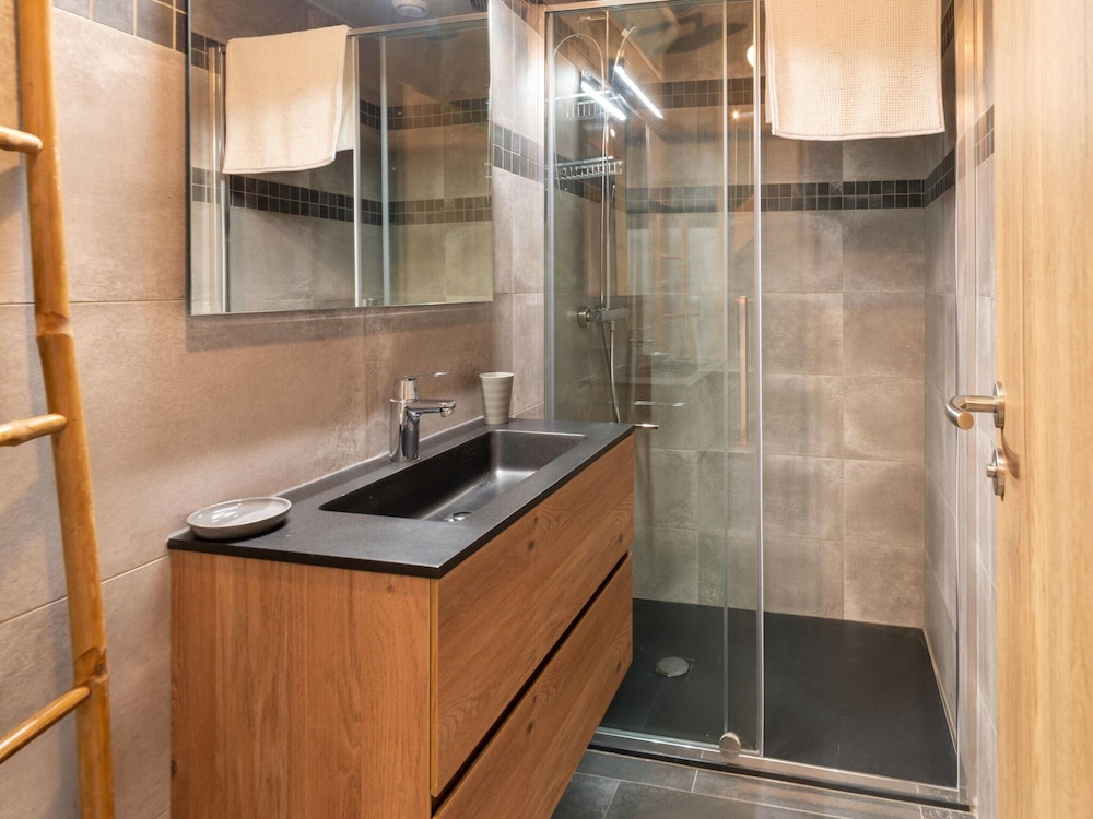 Spacious Getaway Near Spa F1