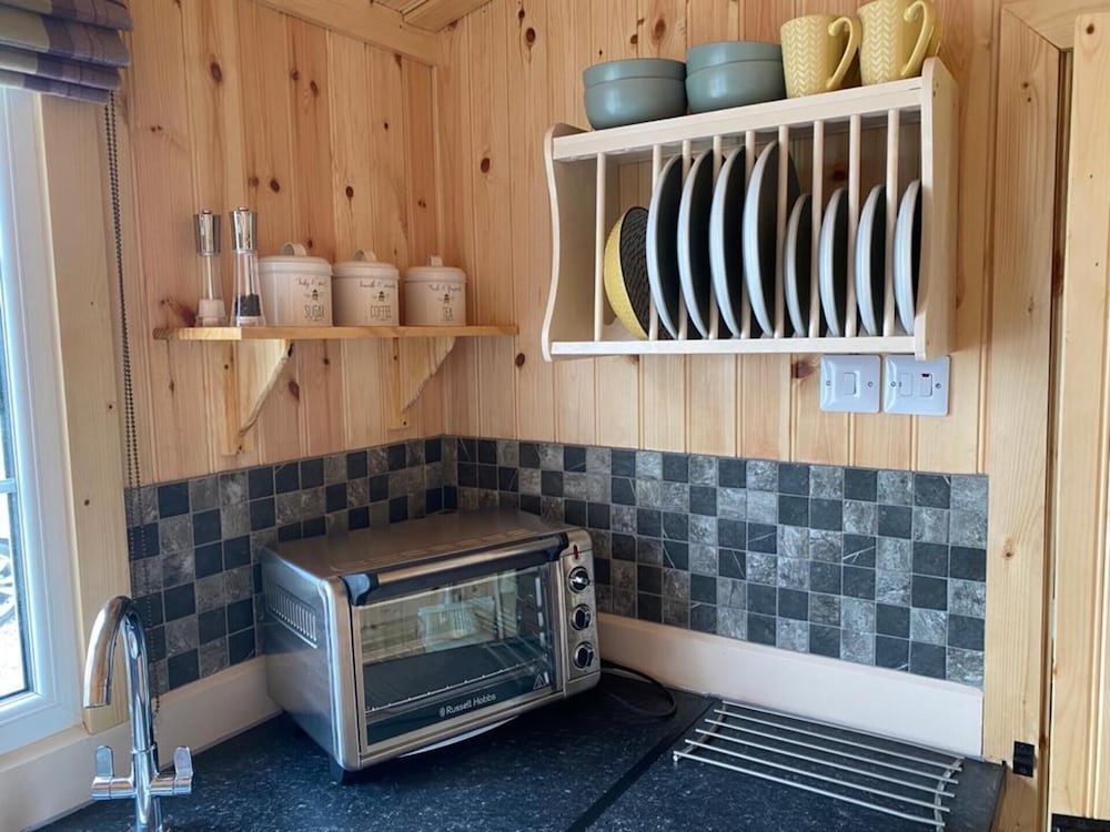 Woodhead Shepherds Hut - Sleeps 2 - Mailer Farm view 5