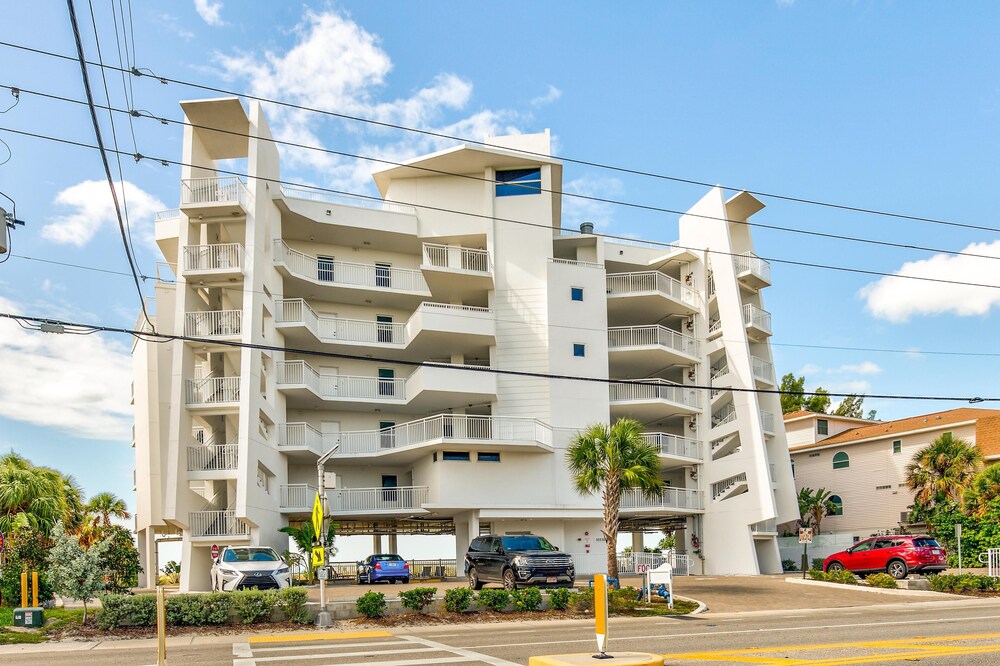Oceana 204 East