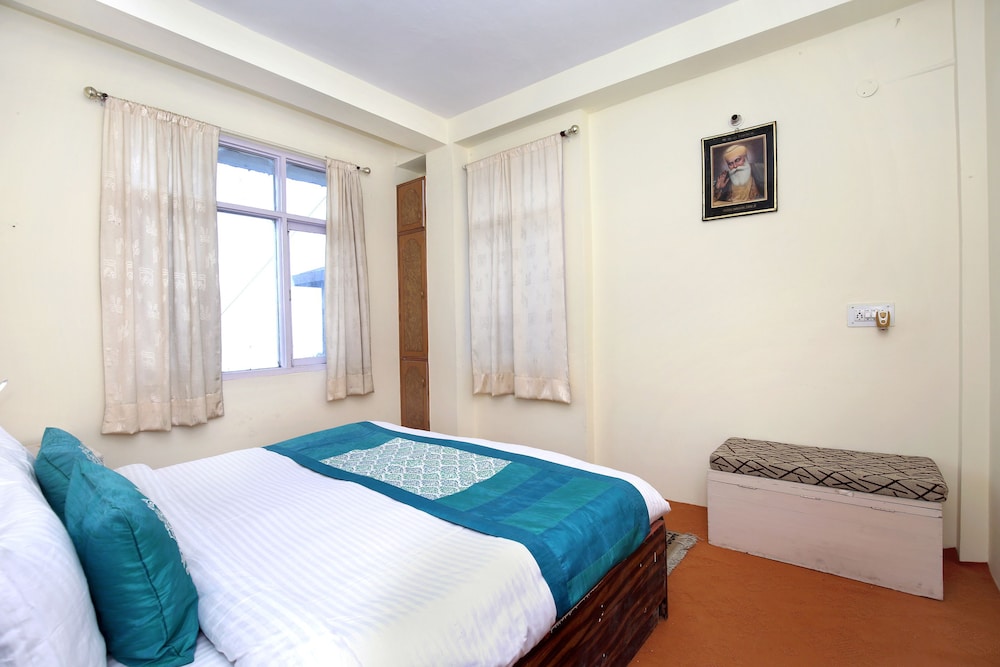 OYO 10165 Home 2BHK Snow View Apartment