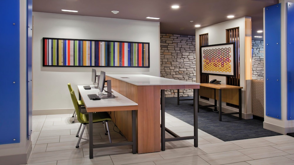 Green River Vacations - Holiday Inn Express  Suites Green River, an IHG Hotel - Property Image 6