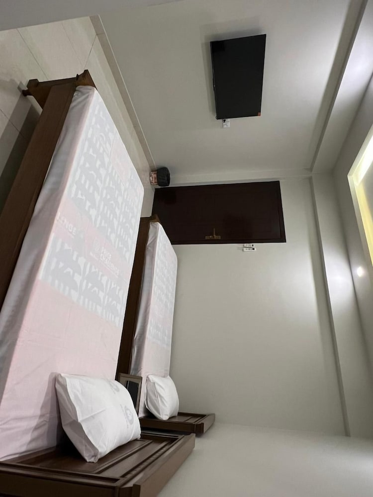 Prestige Comfort Apartments Separate Lounge With Newly Bath With Reception