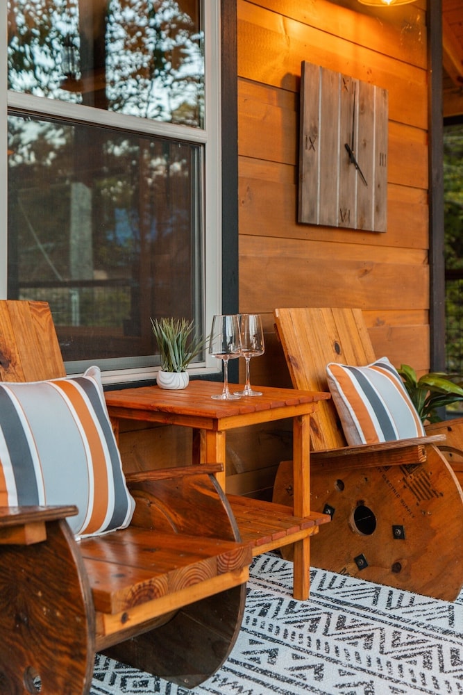 Goodness Gracious 3 Bedroom Cabin by RedAwning - Property Image 18