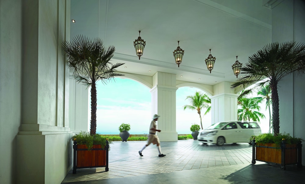 Eastern & Oriental Hotel 76