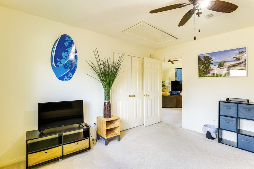 4 Mi to Old Town Spring: Family Retreat w/ Yard!