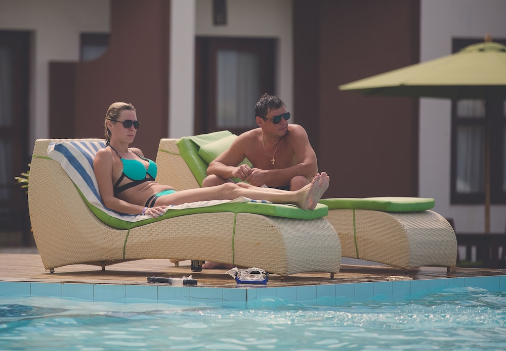 Avenra Beach Hotel