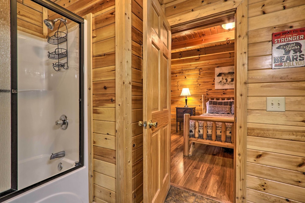 Smoky Mountains Cabin < 1 Mi to Douglas Lake view 5