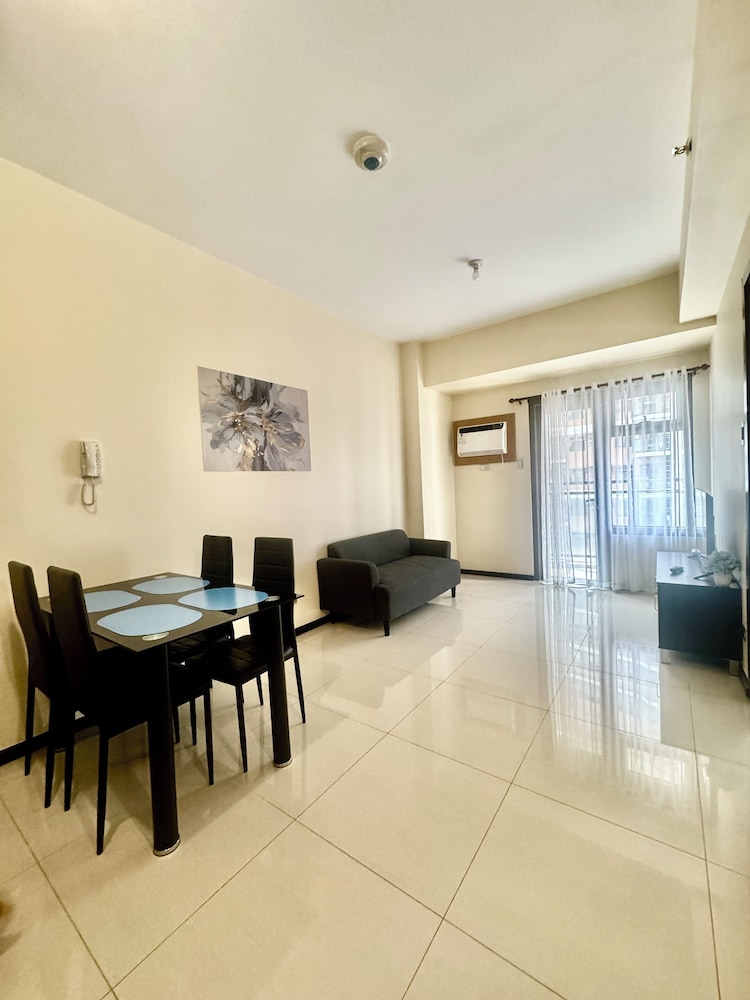 Manila Bay View - 1BR with balcony