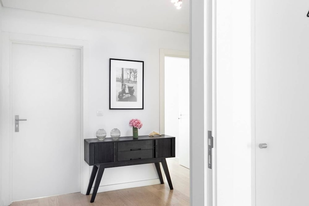 JOIVY Bright&elegant 2BR home w/ workspace& huge terrace in Pena, close by viewpoint view 5