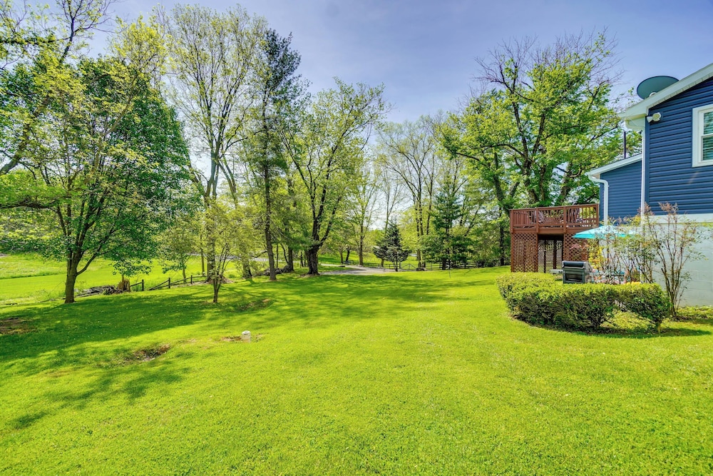 < 1 Mi to Wineries: Quaint & Cozy Waterford Studio