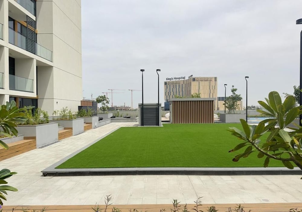Aya - Beverly Hills 2BR Apartment With Balcony
