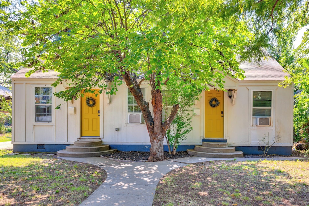 Modern OKC Duplex in Plaza: Steps to Shops & Bars!