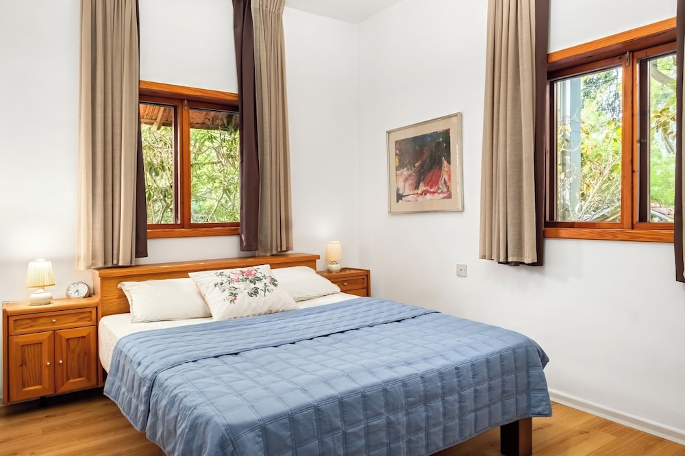 Relax in a Garden Oasis by Sea N' Rent