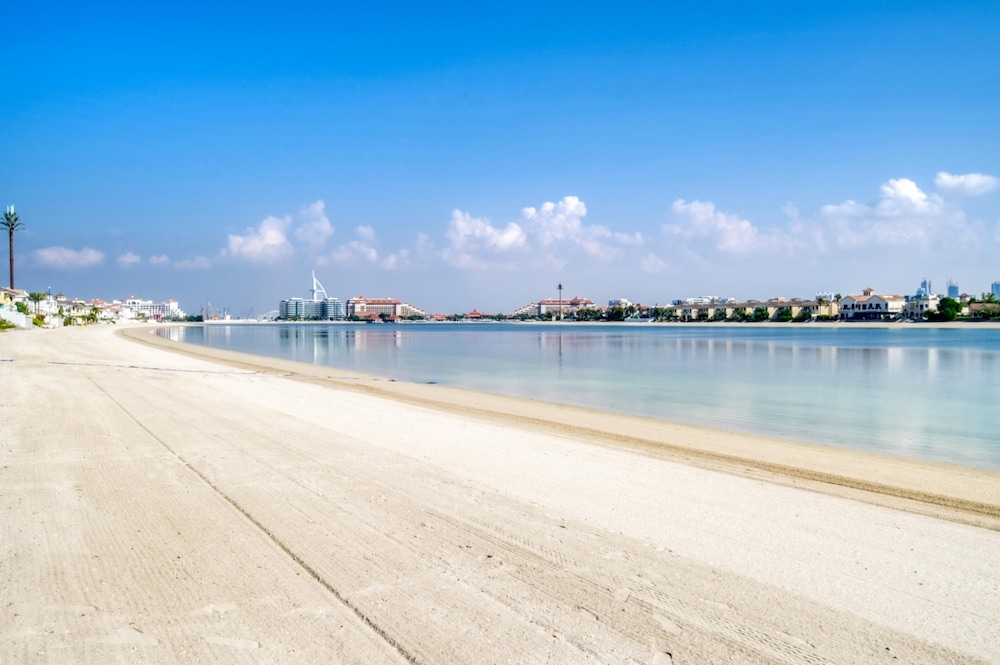 Exclusive 6BR Palm Villa w Private Pool and Beach