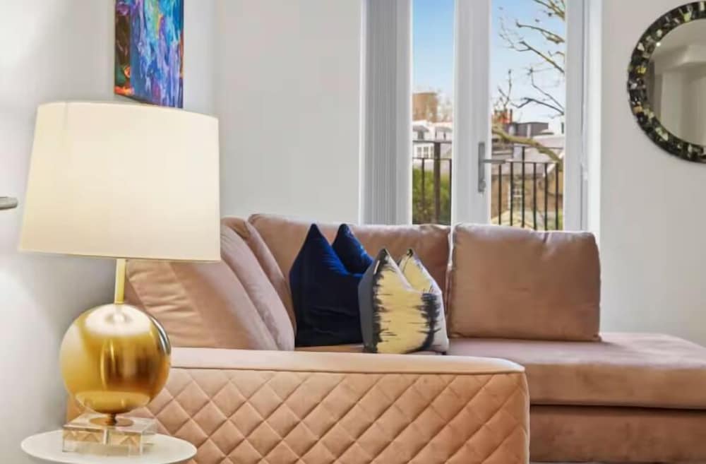 Flat 2 Victoria Grove