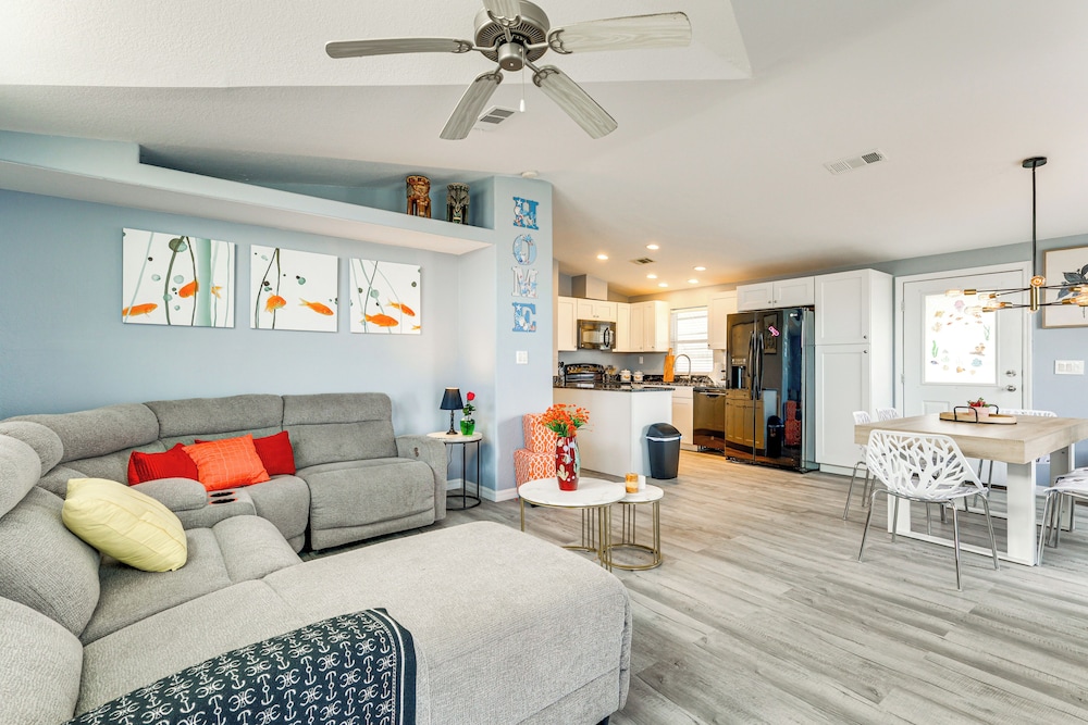 3 Mi to Fort Myers Beach: Home w/ Pool Access