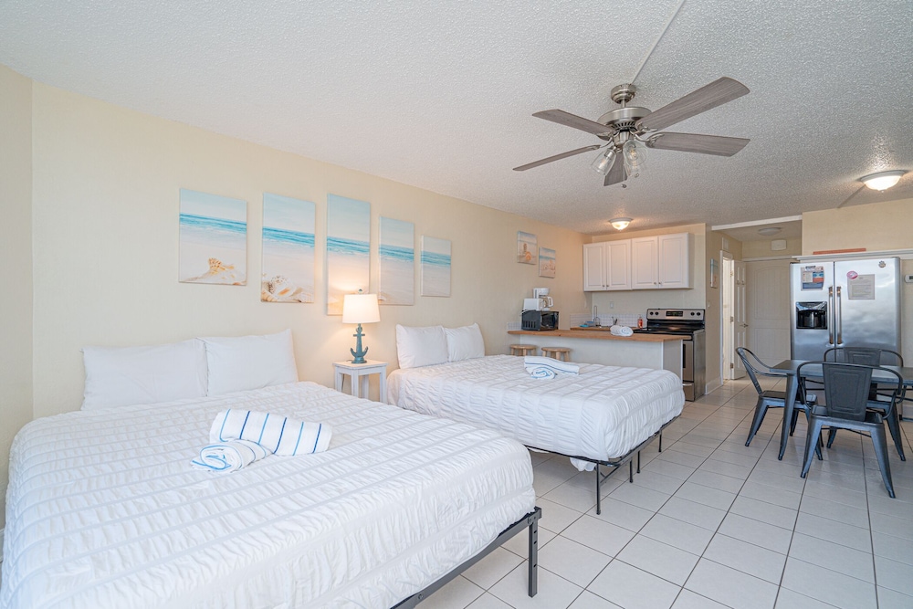 Seas the Day Beachside w/ Resort Amenities! view 3
