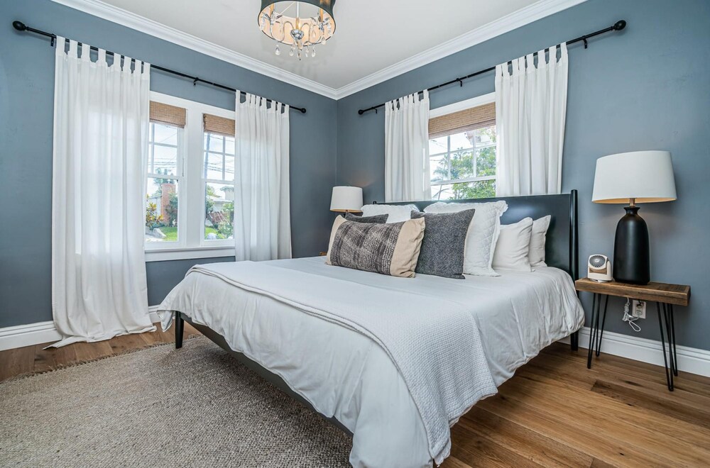 Spacious 5 BR Near Heart of South Park