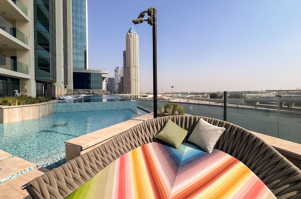 Exclusive 1BR Urban Oasis Canal