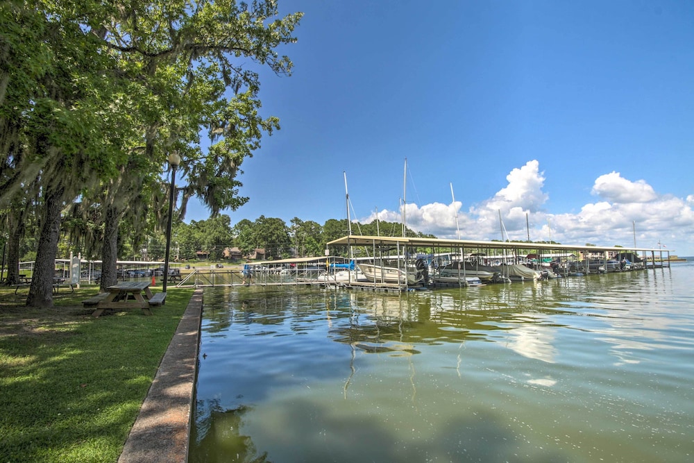 Steps to Marina: Coldspring Retreat w/ Lake View