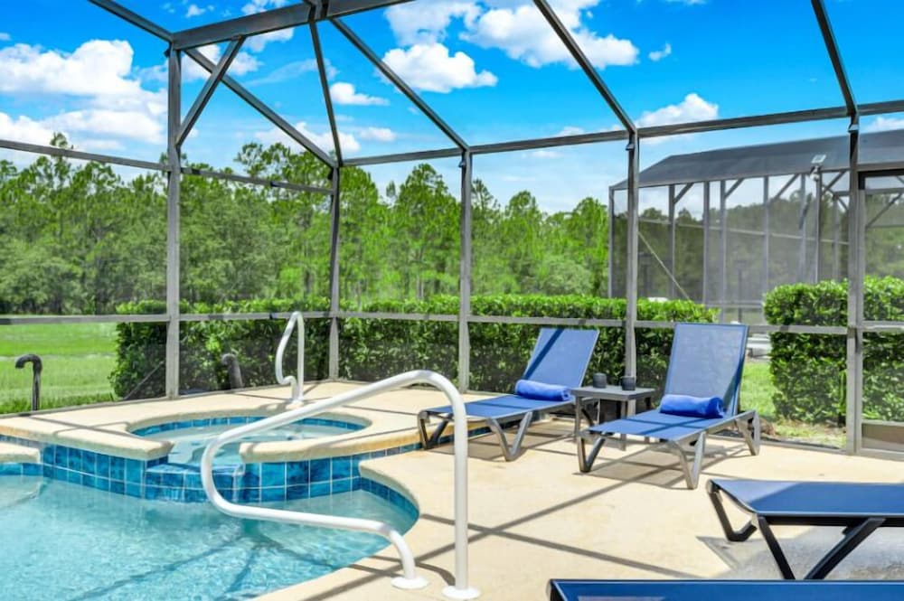 South Facing Pool & Spa - Emerald Island Gated Resort