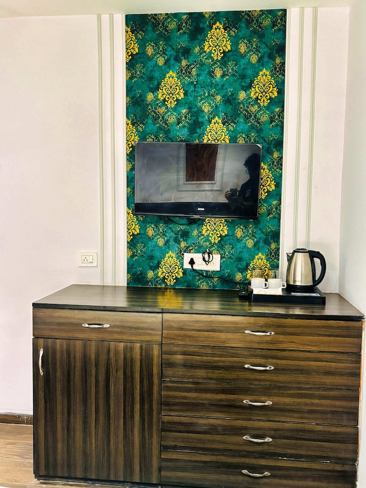 The HomeAste Residence Rajouri Garden