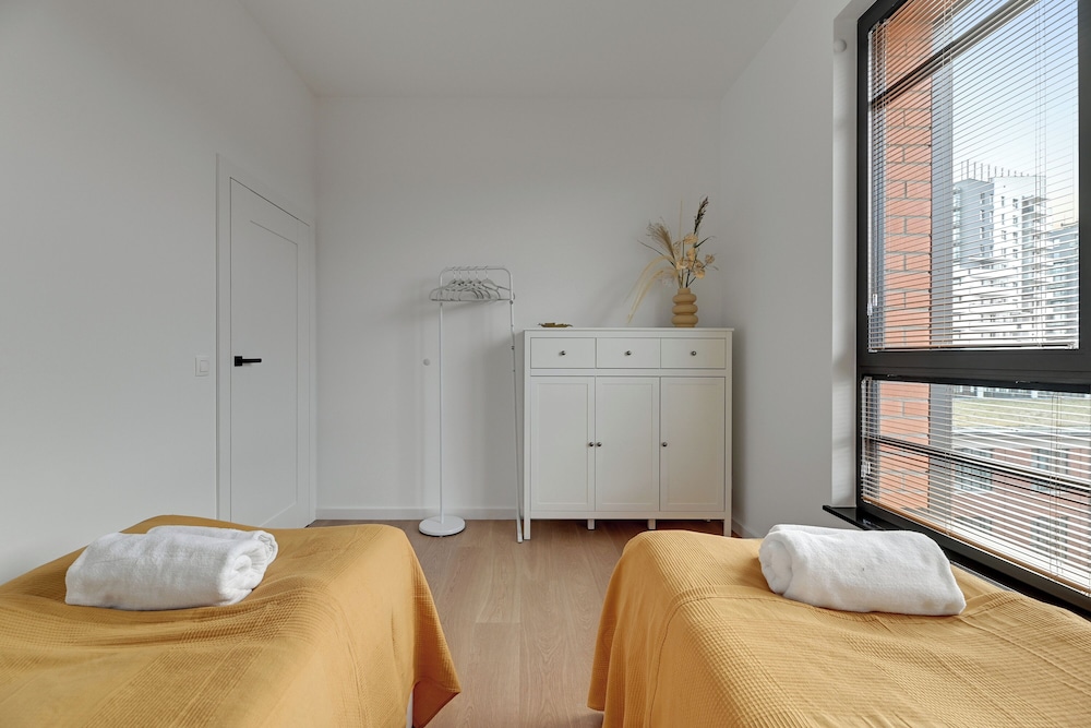 Doki Living - Foodhall & Parking by Downtown Apartments