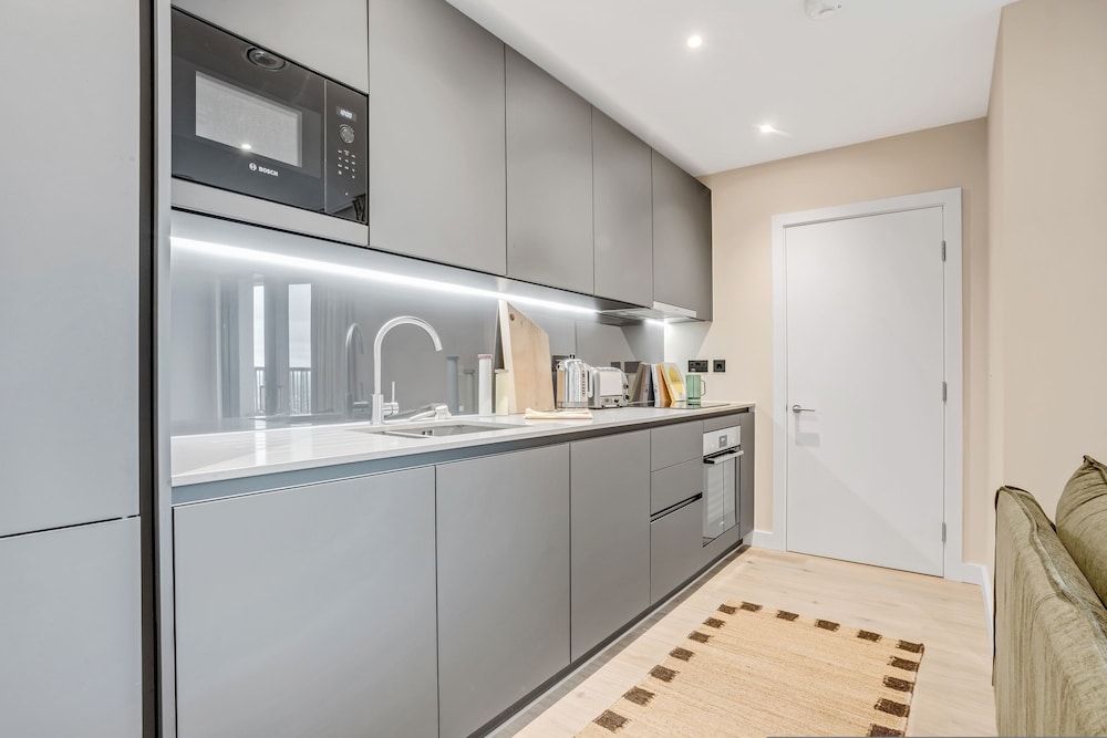Stunning Two-bedroom Apartment With a Balcony