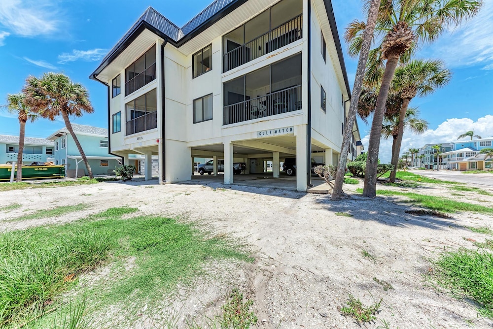 Anna Maria Island Beach Sands 202-private Beach Access-heated Pool