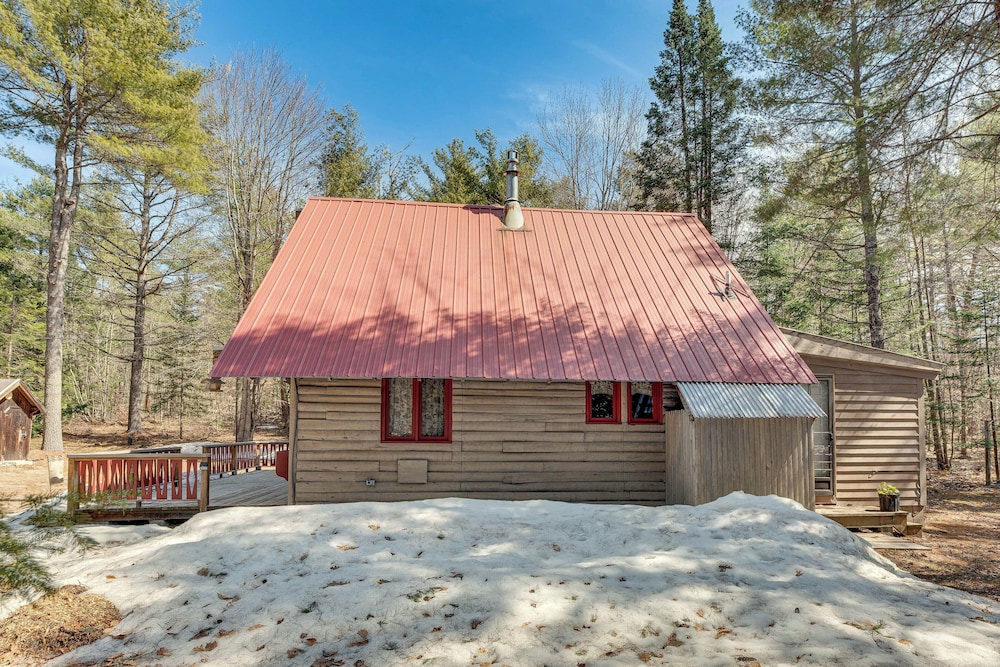 2 Mi to Ossipee Lake: Forest-view Sanctuary!