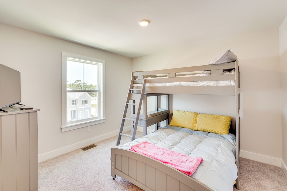 2 Mi to Ocean: Townhome w/ Pool & Dog Park in Pcb!