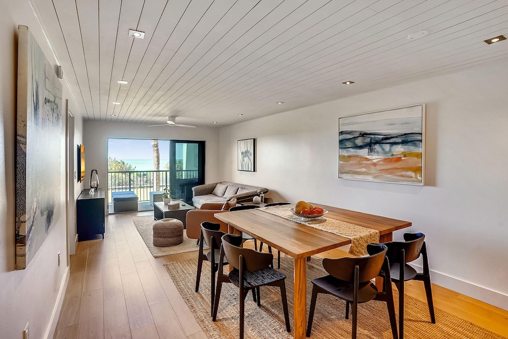 Land's End 11-203 Beach Front - Premier