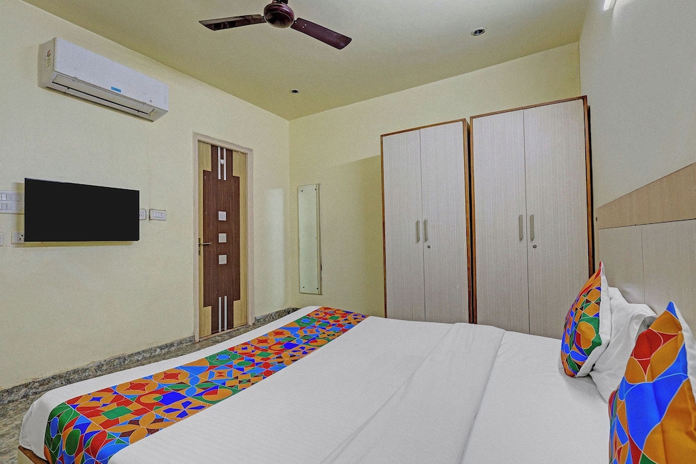 Fabhotel Crown Inn I