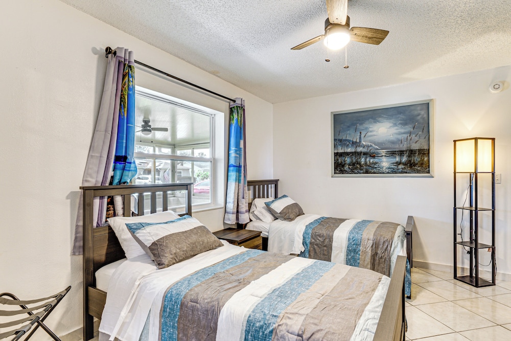 6 Mi to Hudson Beach: Port Richey Home w/ Patio!