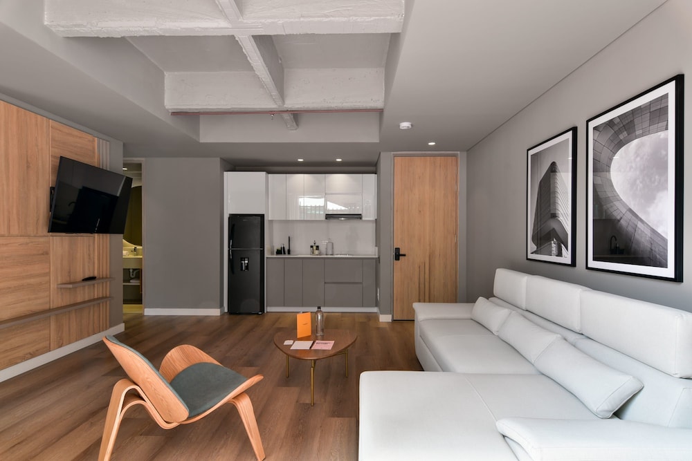 w Resplendent 1BR w Modern Balcony in Unicentro