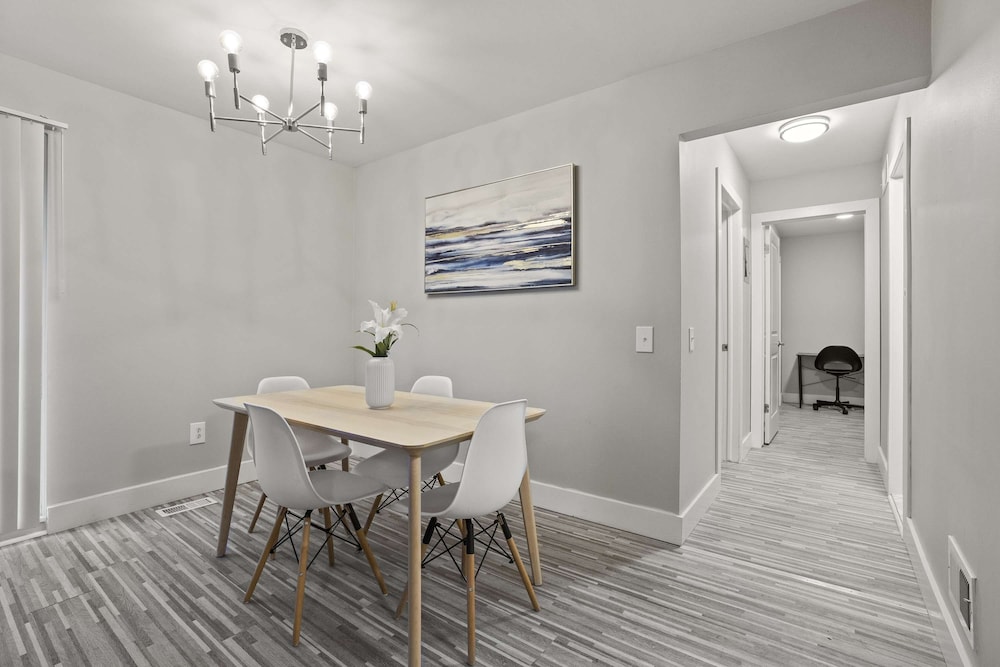 2BR 1BA Apartment With Great Amenities